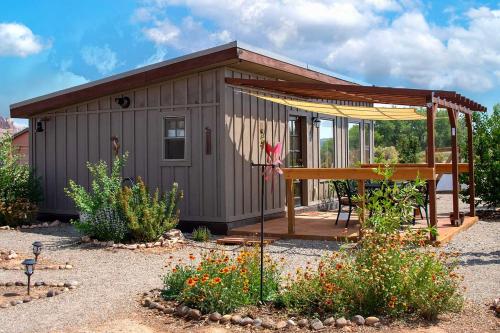 . Updated Bluff Bungalow with Patio, Pets Welcome