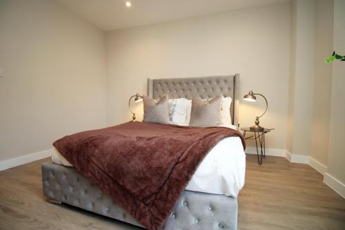 Luxury 2 BR flat, 6 mins drive in City Centre!