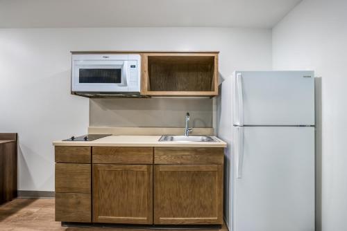 ห้องครัว, WoodSpring Suites Gurnee - Chicago in กูรนี (IL)