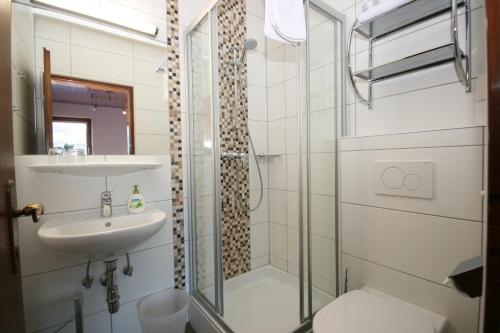 Double Room image 10