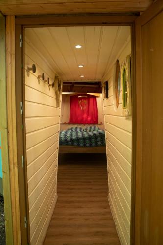 A szálláshely kívülről, Les Bulles de la Maison du Rocher in Noisy-sur-Ecole