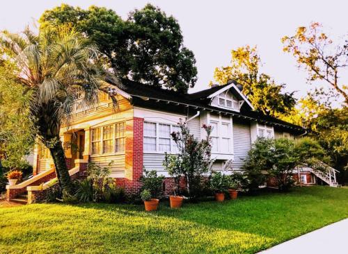Montrose Place #3 - Bright, Cozy 1 BR - Walk to Menil, UST, Rice, Med Center, Museums, Metro Rail, B