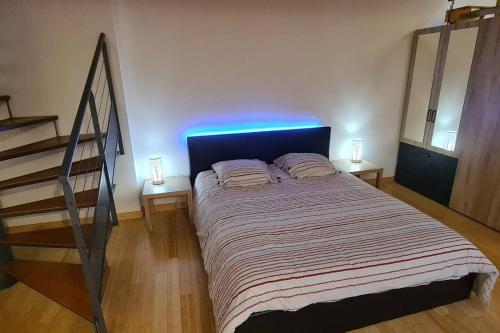 Spacious modern loft in Medieval village gîte à louer Mandacou