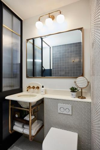 Twin Room image 4