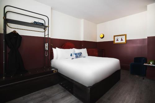 King Room - Disability Access image 10