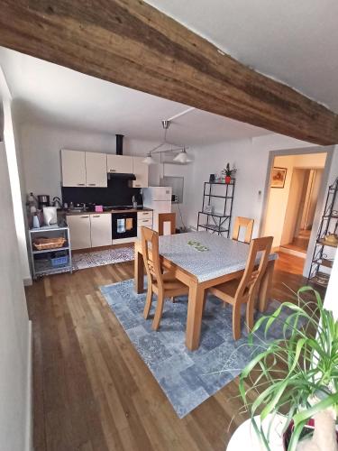 . Bel appartement indépendant centre de Magny-Cours avec parking