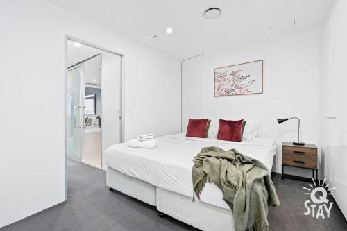Circle on Cavill - 1 Bedroom + Study SPA Ocean View — Q Stay