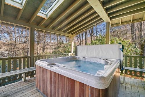 Icicles Ski Chalet in Sugar Mountain, USA