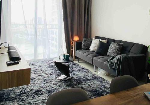 Cozy Home Suite Premium Stay with Netflix Youtube Premium n FAST WIFI