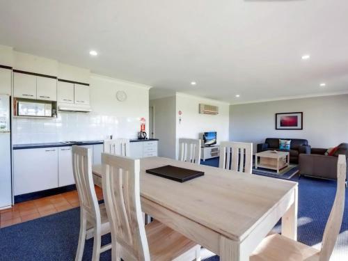 Kitchen, Horizons Getaway at the Bay in Salamander Bay
