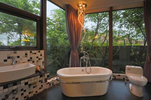 Bathroom, Hao Wang Jiao Homestay near Jiuzhize Hot Springs