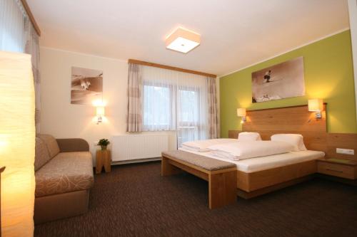 Double Room image 8