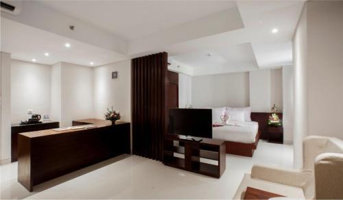 Signature Seminyak Hotel