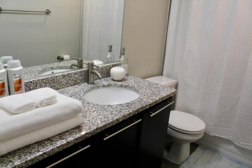 Mid-Century Modern GEM! Great for long term stays!
