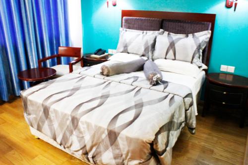room detail thumbnail 2
