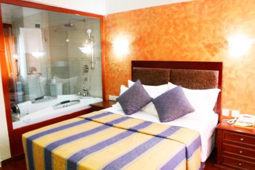 room detail thumbnail 0