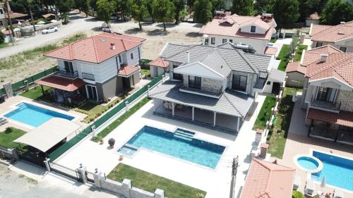Stunning 4-Bed Villa Grey 4 bedrooms private pool