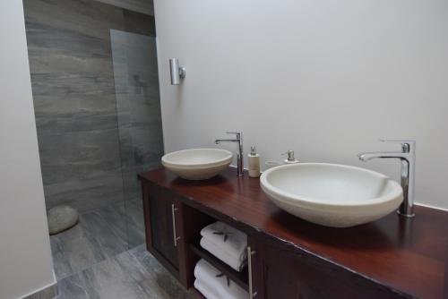 Standard Double Room image 8
