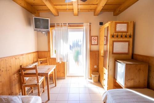 Vadvirag Vendeglo es Fogado, Tatabanya | 2026 Updated Prices, Deals