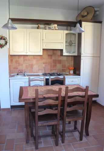 廚房, Appartamento con giardino Valleremita - Analogic tour in 法布里亞諾