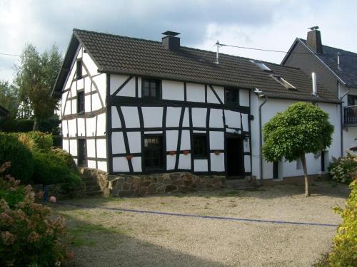 Authentiek Eifelhuis in Hecken, Deutschland