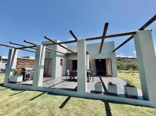 Owl Cottage - Living The Breede