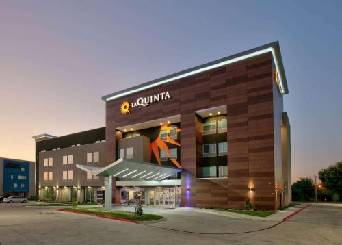 Удобства, La Quinta Inn & Suites by Wyndham Dallas/Fairpark in Клермонт