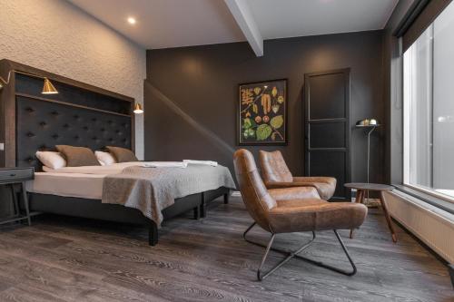 Penthouse Studio Apartment with Balcony room in Vintage Apartment Hotel