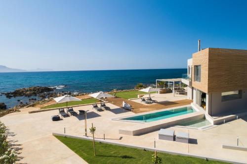 Your Private Retreat by the beach, with Heated Pool, by ThinkVilla gîte à louer Sfakaki