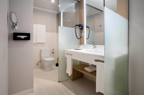Golden Hotel Barcelona - image 2