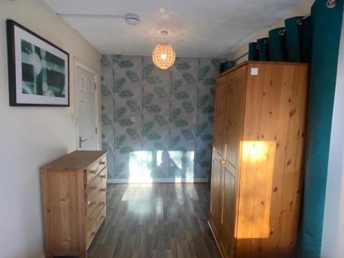 4 Bed Cambridge house; free Parking & Sleeps 10