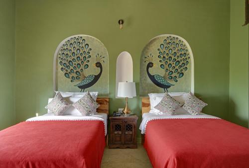 Double Room with Pool View image 10
