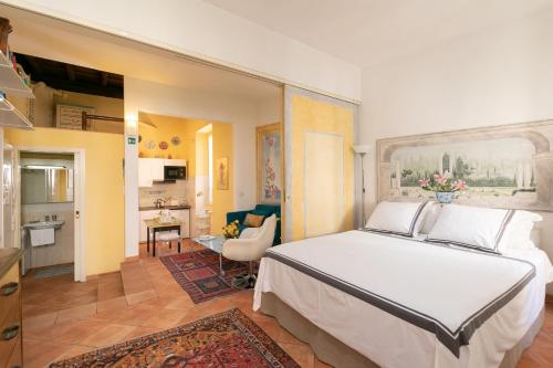 Monti Romantic Sunshine Maisonette, Rome (photo 9)