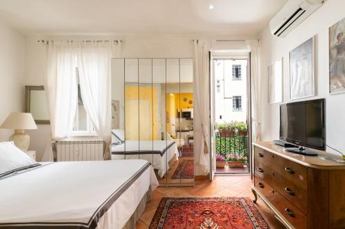 Monti Romantic Sunshine Maisonette, Rome (photo 7)