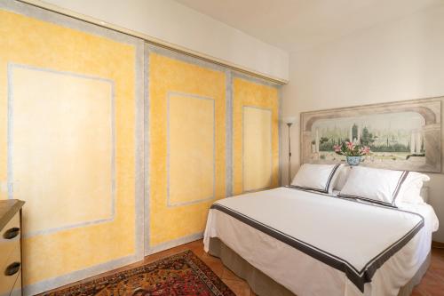 Monti Romantic Sunshine Maisonette, Rome (photo 10)