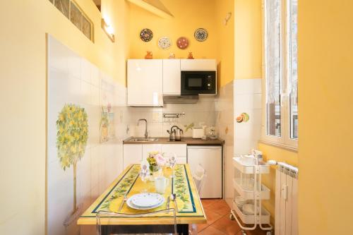 Monti Romantic Sunshine Maisonette, Rome (photo 5)