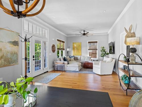 School St Sweetheart-Walk Downtown-Dining-Historic - image 2