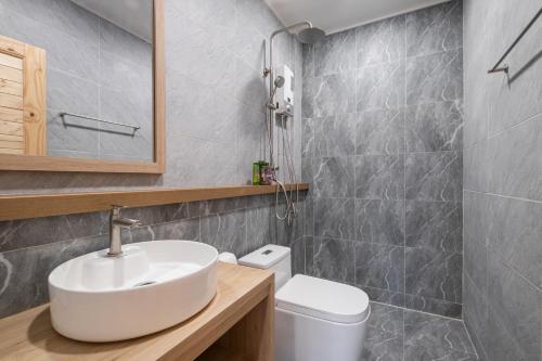 COROOM BKK – Bangkok, NY