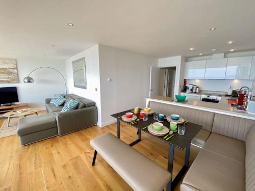 Picture of Stunning Panoramic Sea View Apartment By Truabode Holiday Lets & Short Lets Newquay - Porth With Fre