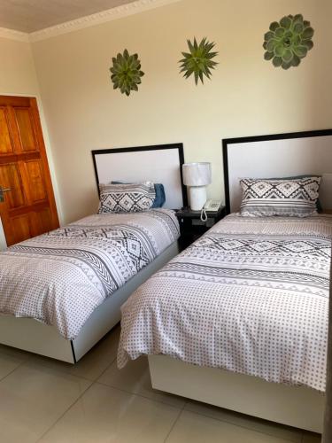 2 twin beds