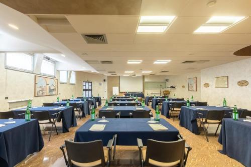 Sunflower Hotel - image 2