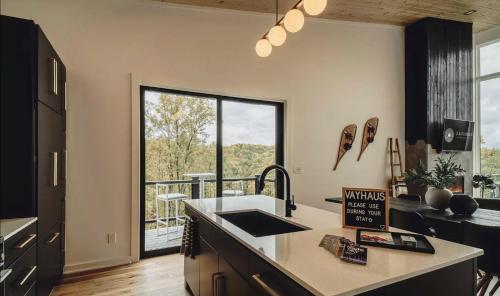 VAYHAUS Gatlinburg