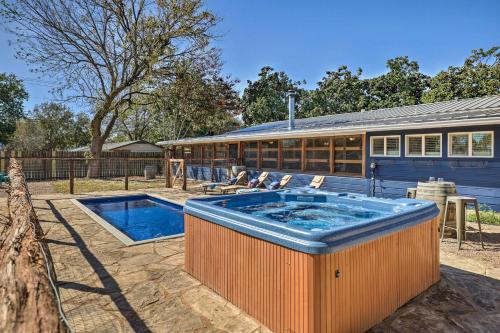 Howdy Haus Pool and Hot Tub and Outdoor Space