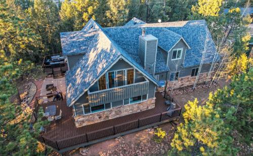 Mountain Haven with Deck and Pikes Peak Views!