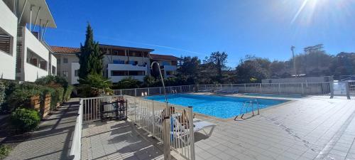 Apt In Residence With Swimming Pool
