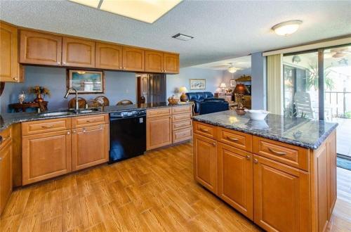 Sea Club Resort Rentals - image 6