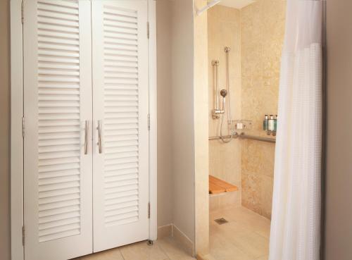 Pier House Resort & Spa - image 4
