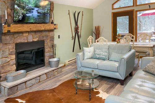 The Hideout - Lake Ariel Cottage with Pool Access! - image 2