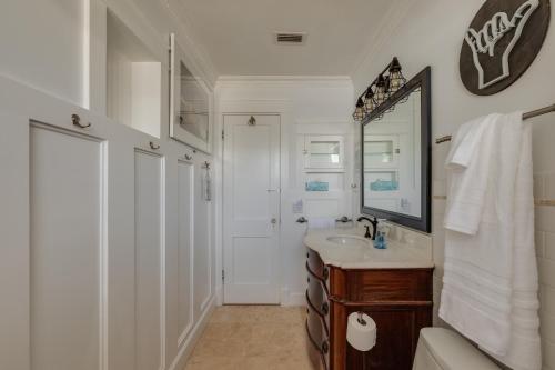 Surfs Up - retreat at the beach with heated pool