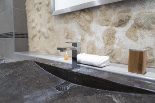 Ausone Beautiful loft apartment in historical center + terrace and parking, Bordeaux (foto 9)